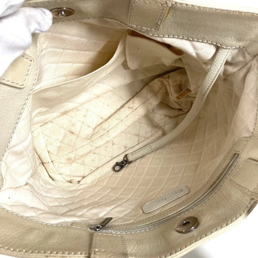CHANEL White Leather Logo Tote Bag - Picture 5 of 16